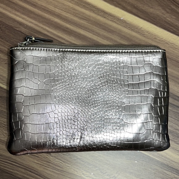 Ann Taylor Loft clutch bag is silver with glitter. - Picture 5 of 9